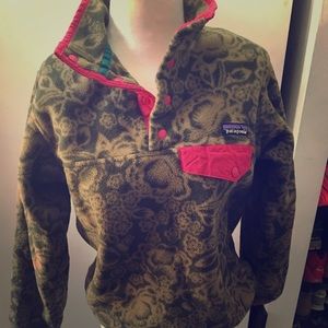 W’s lightweight synchilla snap-T